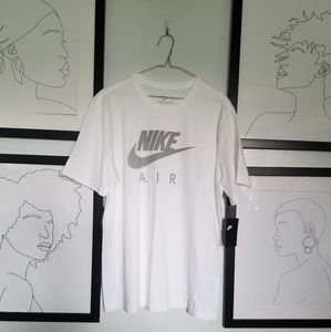 ⚪ NIKE Tee